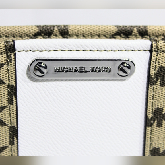 Michael Kors logo Belt bag, SM. EUC - Picture 4 of 16